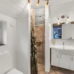 Large Pool House With 6 Person Outdoor 1015