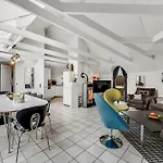 Large Pool House With 6 Person Outdoor 1015 *