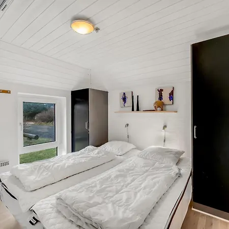 Large Pool House With 6 Person Outdoor 1015