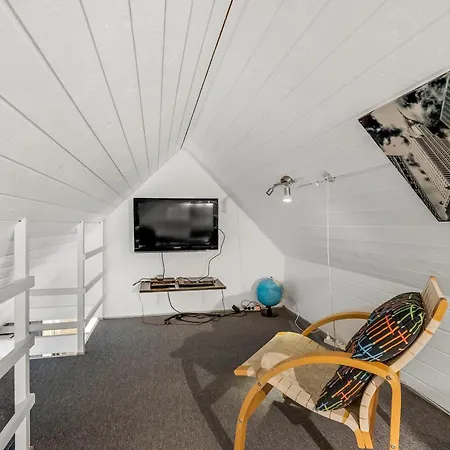 Large Pool House With 6 Person Outdoor 1015