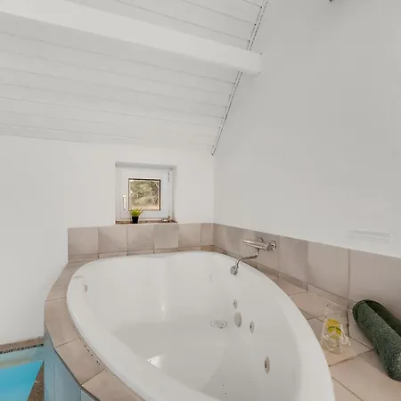 Large Pool House With 6 Person Outdoor 1015 *