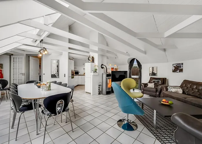 Large Pool House With 6 Person Outdoor 1015 *